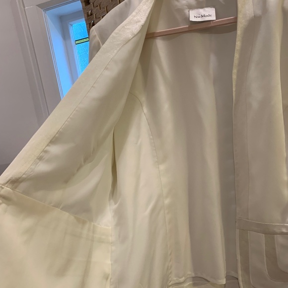 🤍HOST PICK🤍 Vintage 80s white oversized blazer with satin trim details - Picture 10 of 15